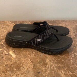 Skechers Goga Max Comfort Women's Lightweight Support Flip Flops - Size 7